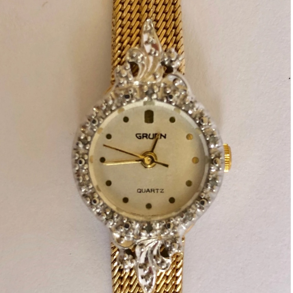Authentic vintage Gruen women's luxury gold and diamond bezel quartz watch - Picture 4 of 10